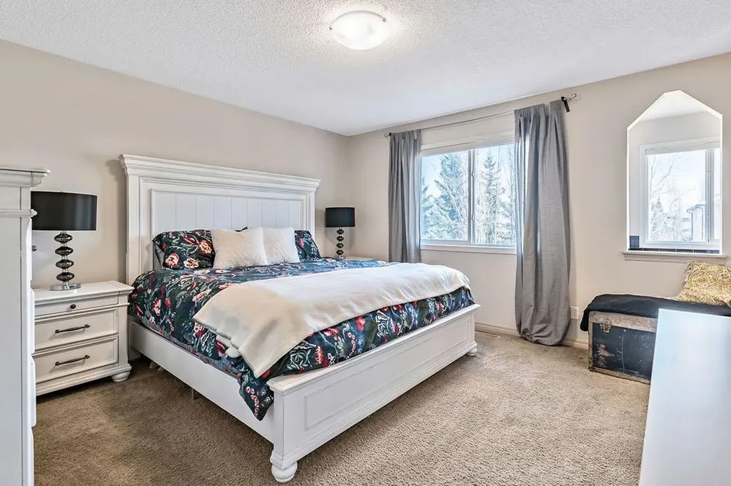 30 Drake Landing Common Okotoks AB T1S2H4