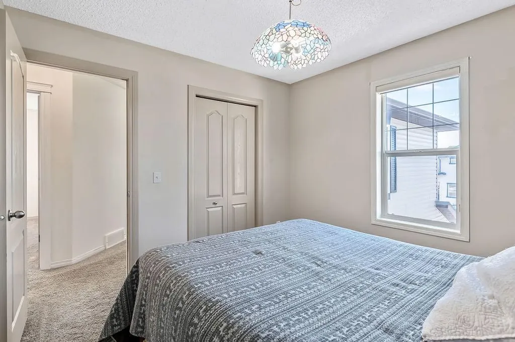 30 Drake Landing Common Okotoks AB T1S2H4