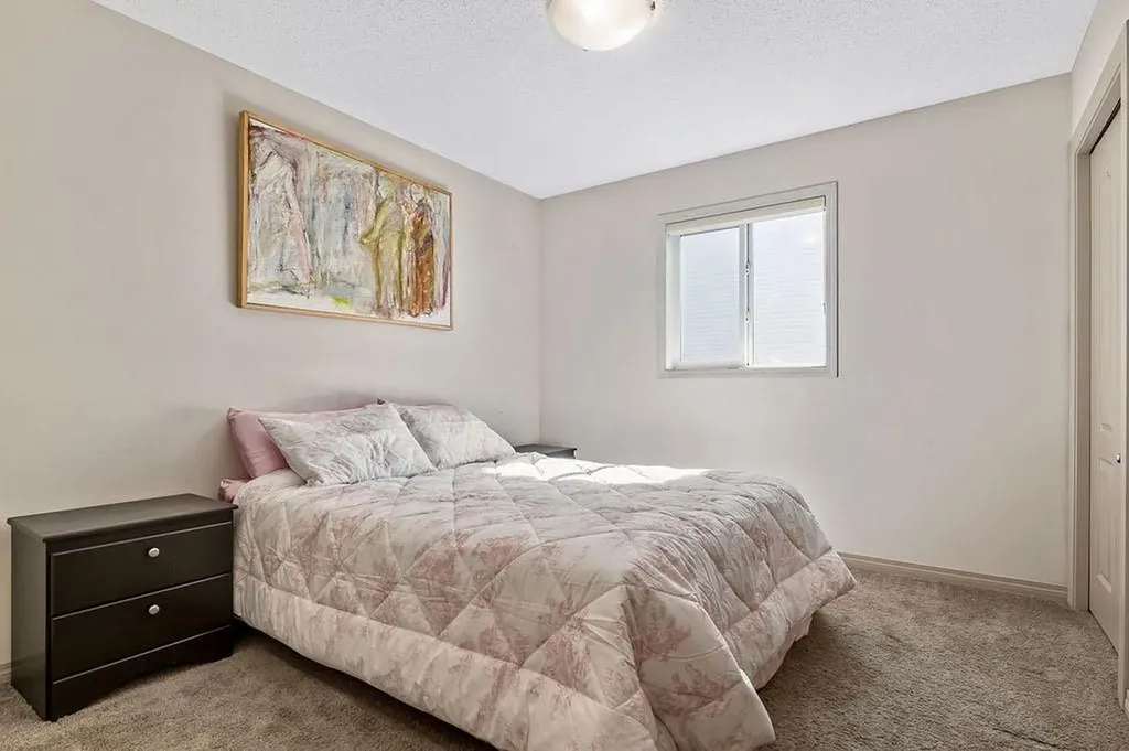 30 Drake Landing Common Okotoks AB T1S2H4