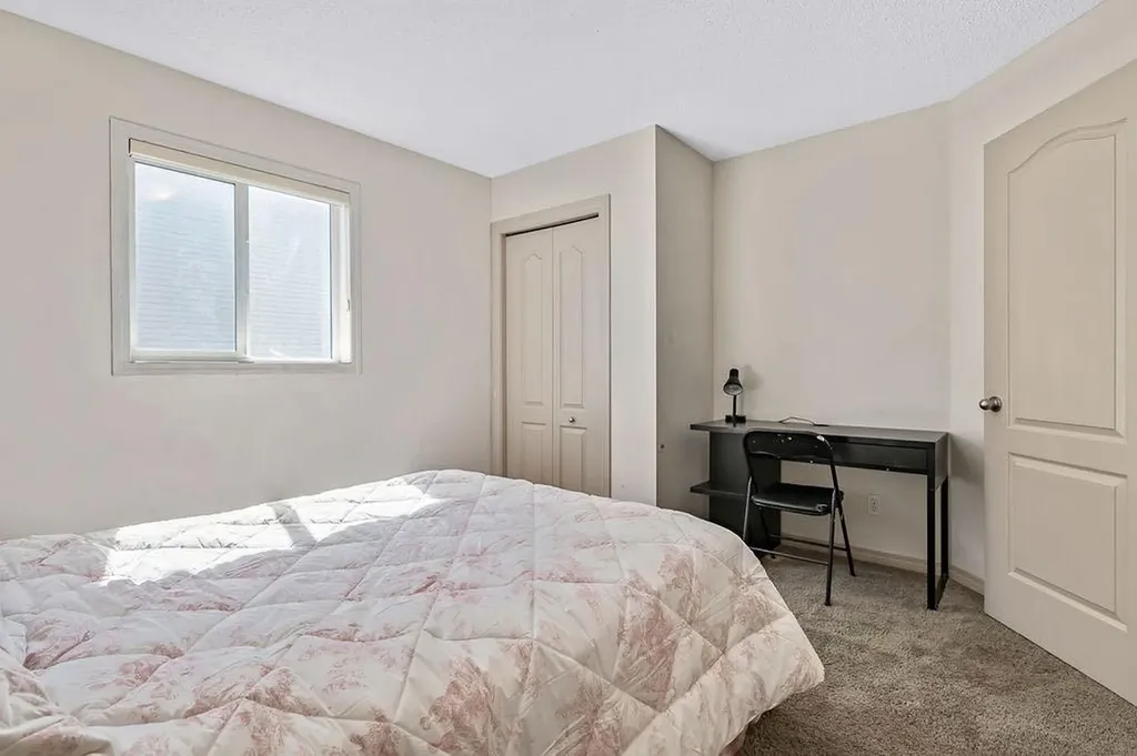 30 Drake Landing Common Okotoks AB T1S2H4