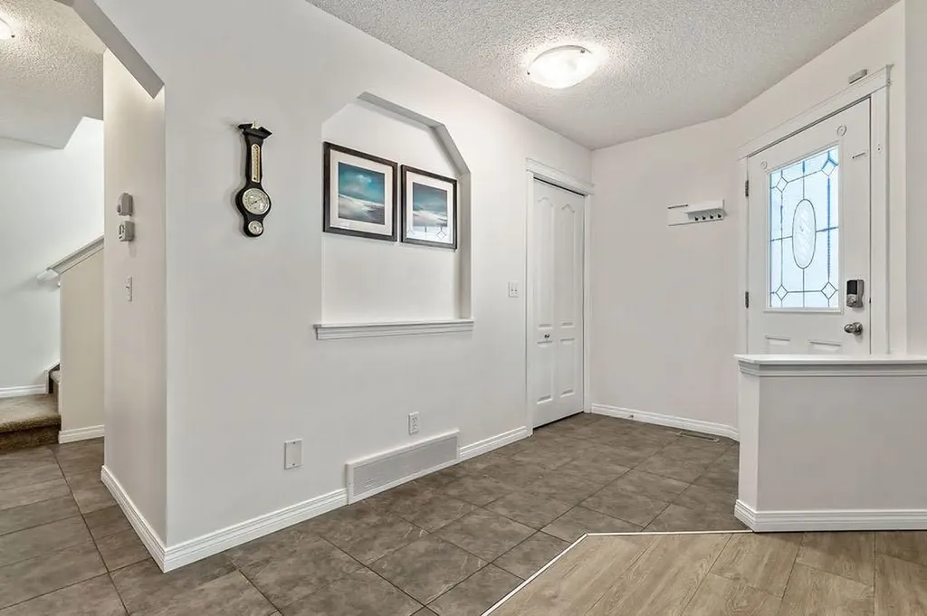 30 Drake Landing Common Okotoks AB T1S2H4