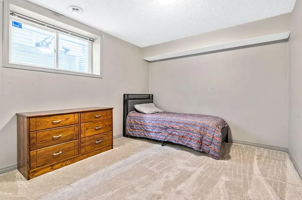 30 Drake Landing Common Okotoks AB T1S2H4