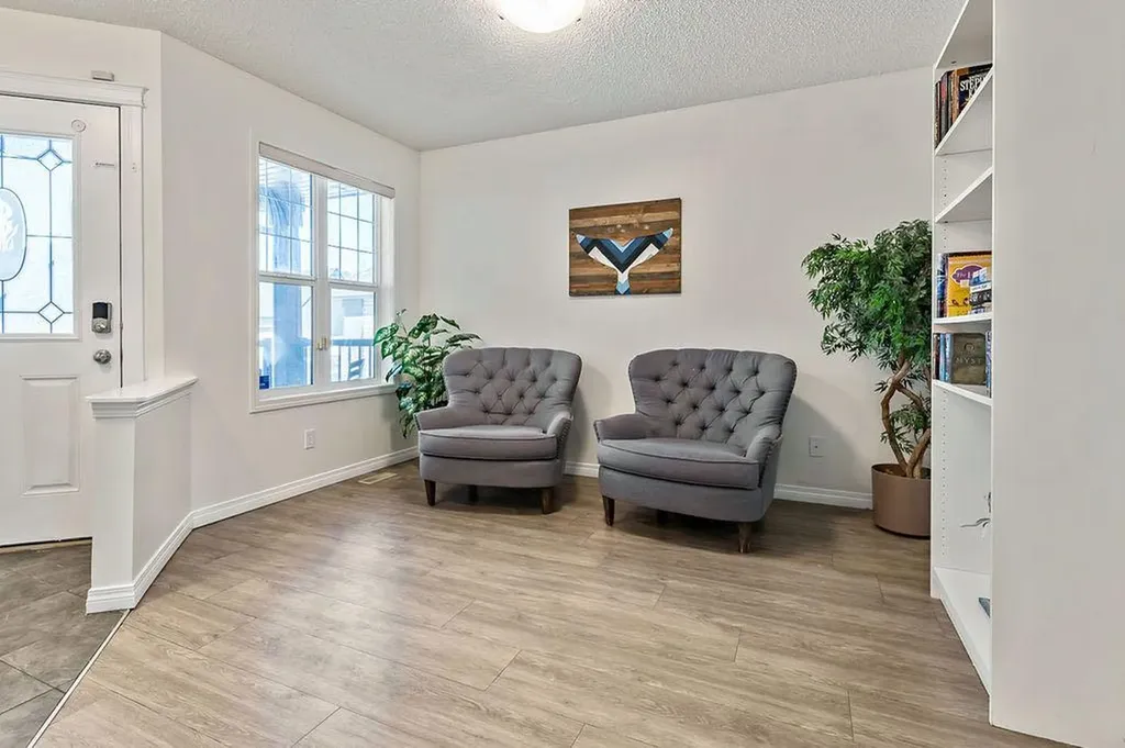 30 Drake Landing Common Okotoks AB T1S2H4