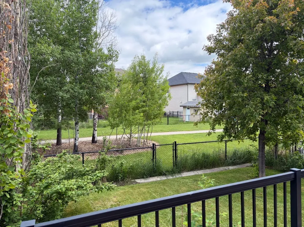 30 Drake Landing Common Okotoks AB T1S2H4
