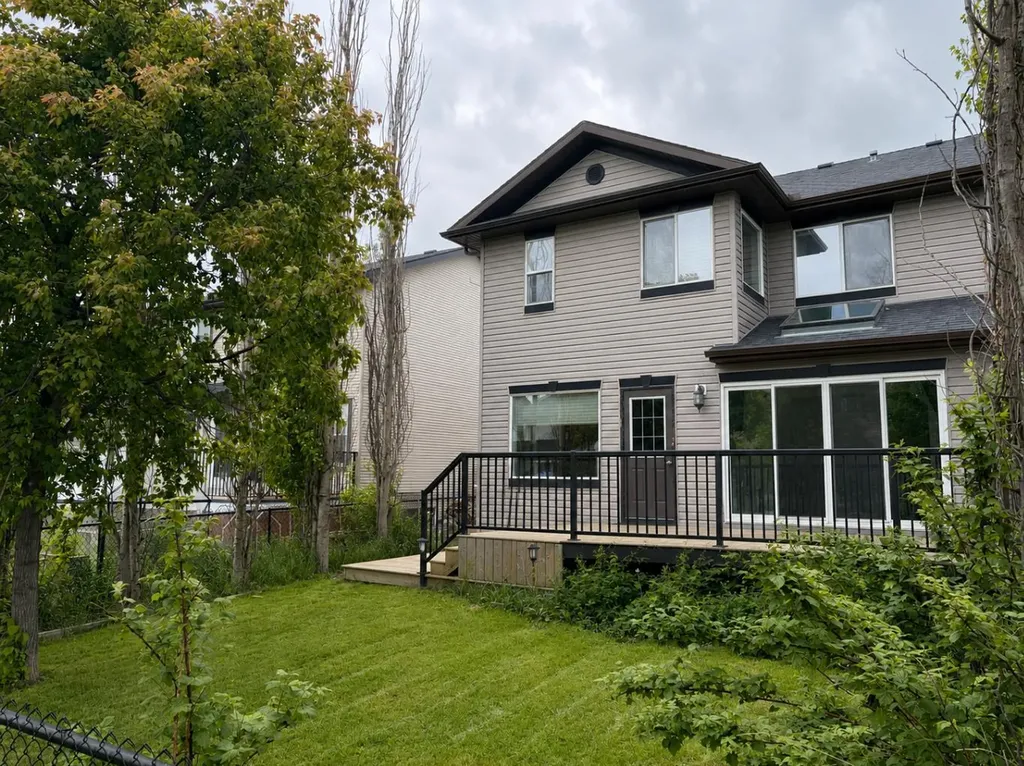 30 Drake Landing Common Okotoks AB T1S2H4