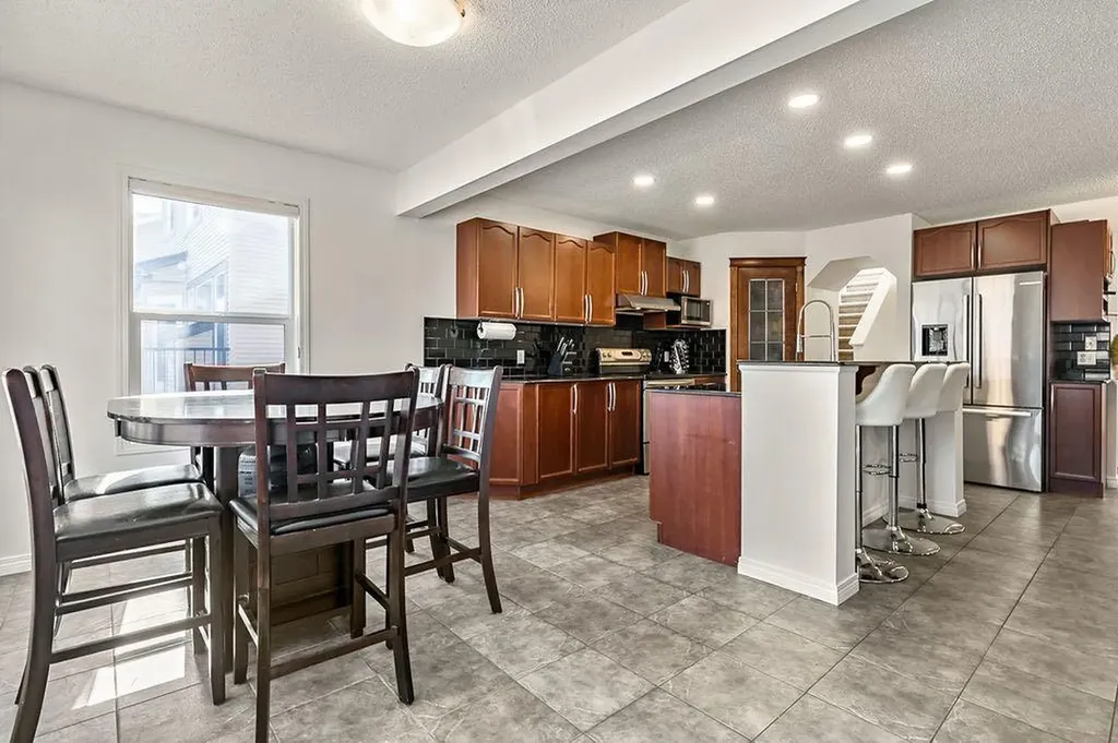 30 Drake Landing Common Okotoks AB T1S2H4