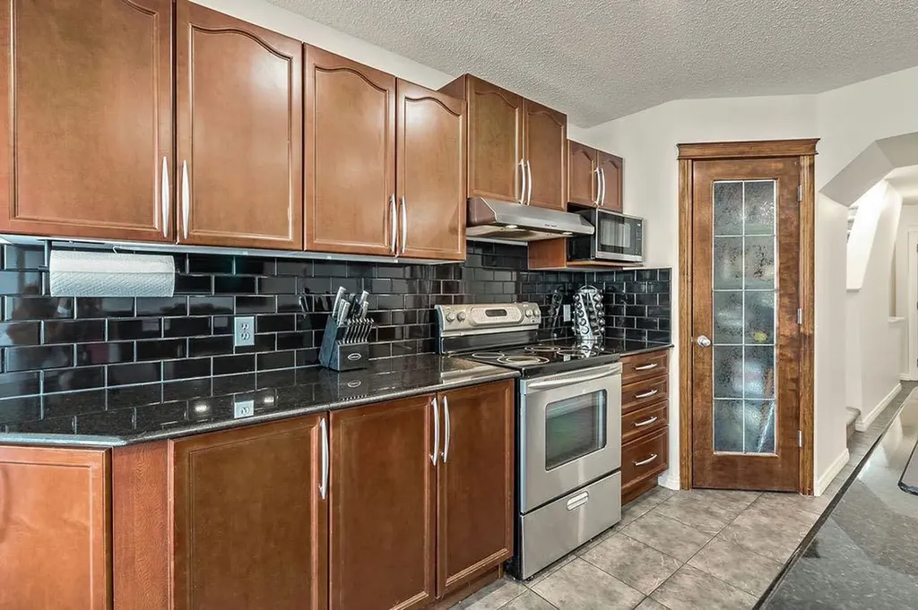 30 Drake Landing Common Okotoks AB T1S2H4