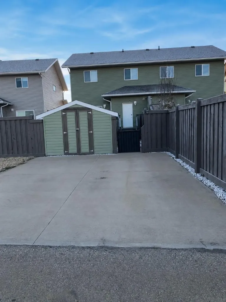 8758 72 Avenue Grande Prairie AB T8X0K6