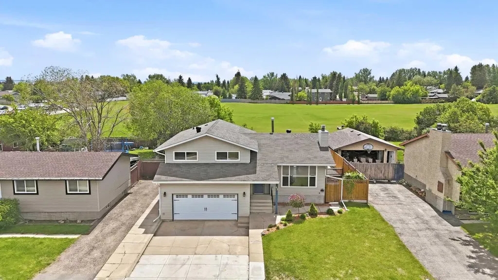45 Northstar Drive Lacombe AB T4L 1R7