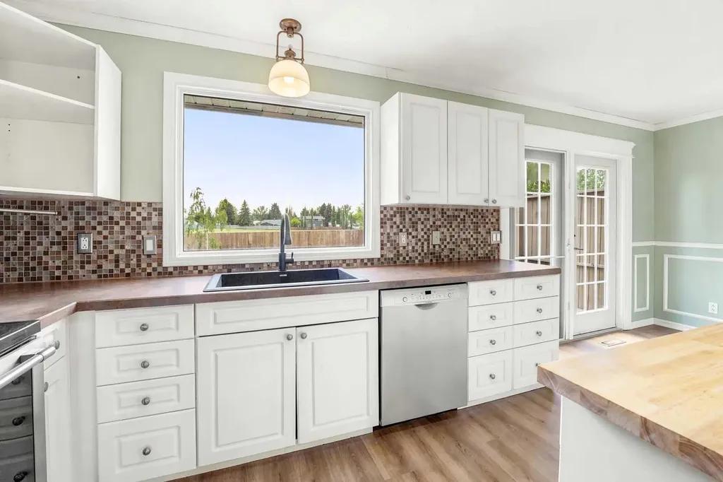 45 Northstar Drive Lacombe AB T4L 1R7