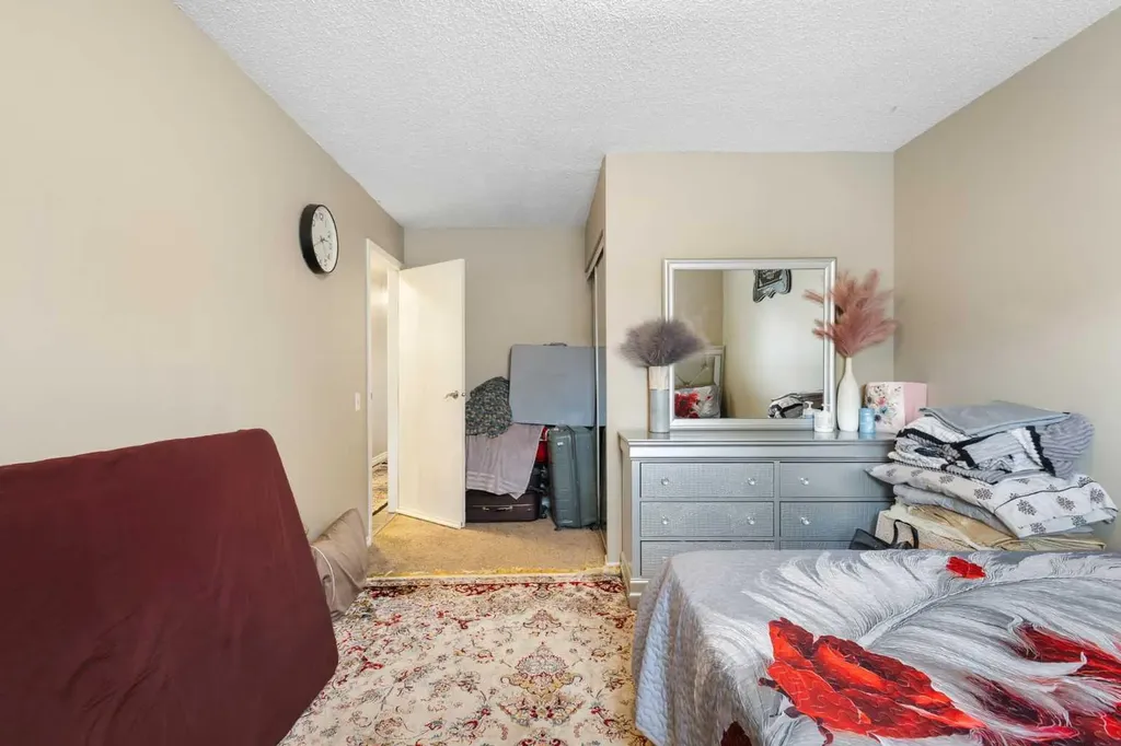 2519 38 Street NE Calgary AB T1Y 4W8