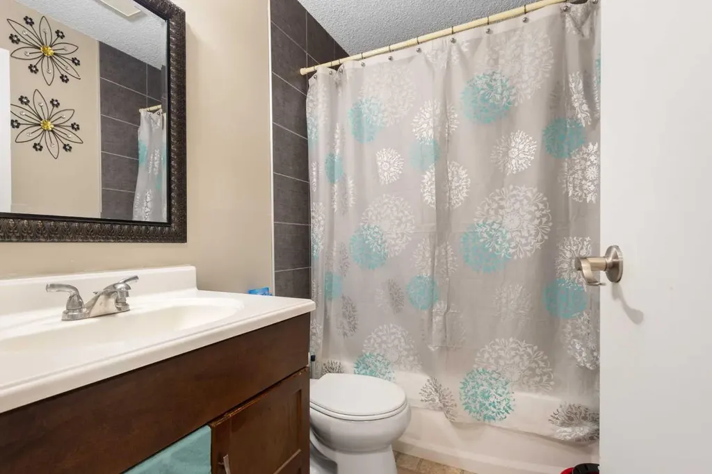2519 38 Street NE Calgary AB T1Y 4W8