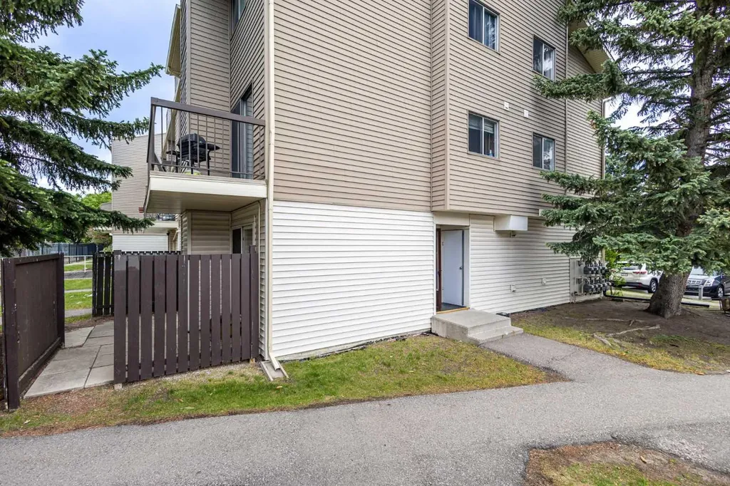 2519 38 Street NE Calgary AB T1Y 4W8