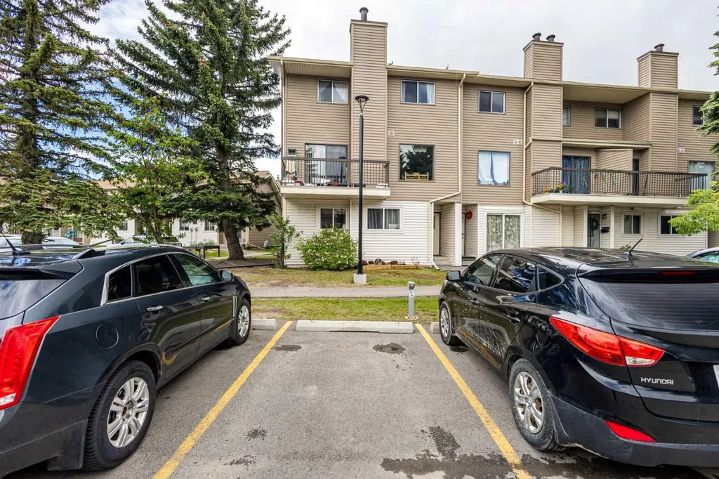 2519 38 Street NE Calgary AB T1Y 4W8