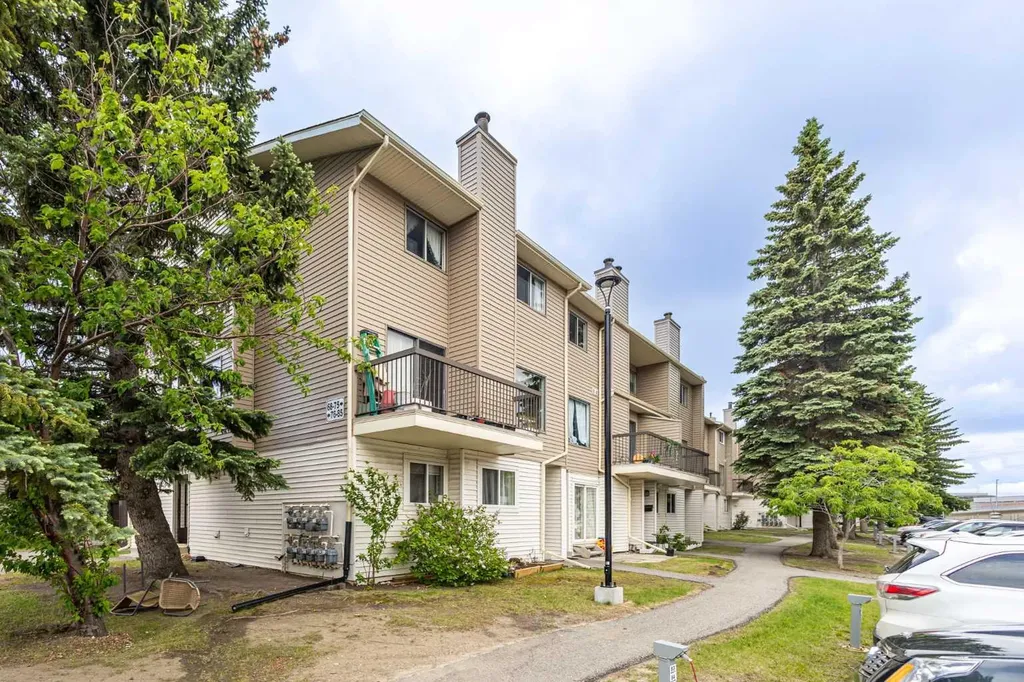2519 38 Street NE Calgary AB T1Y 4W8