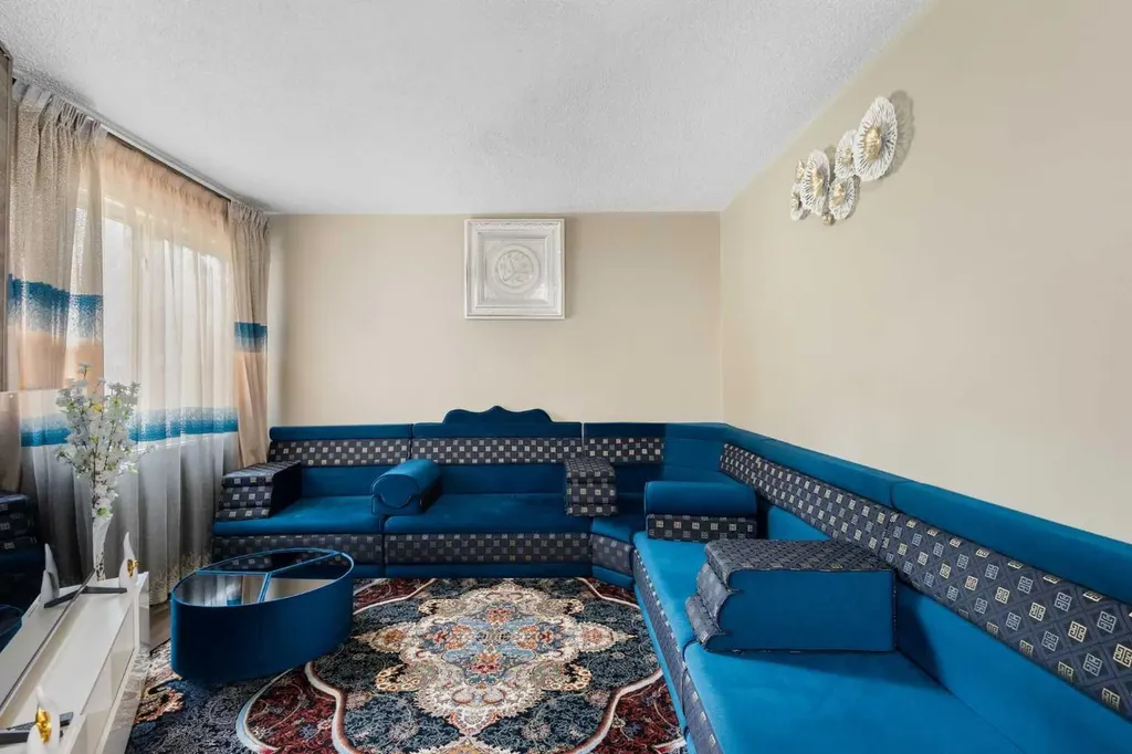 2519 38 Street NE Calgary AB T1Y 4W8