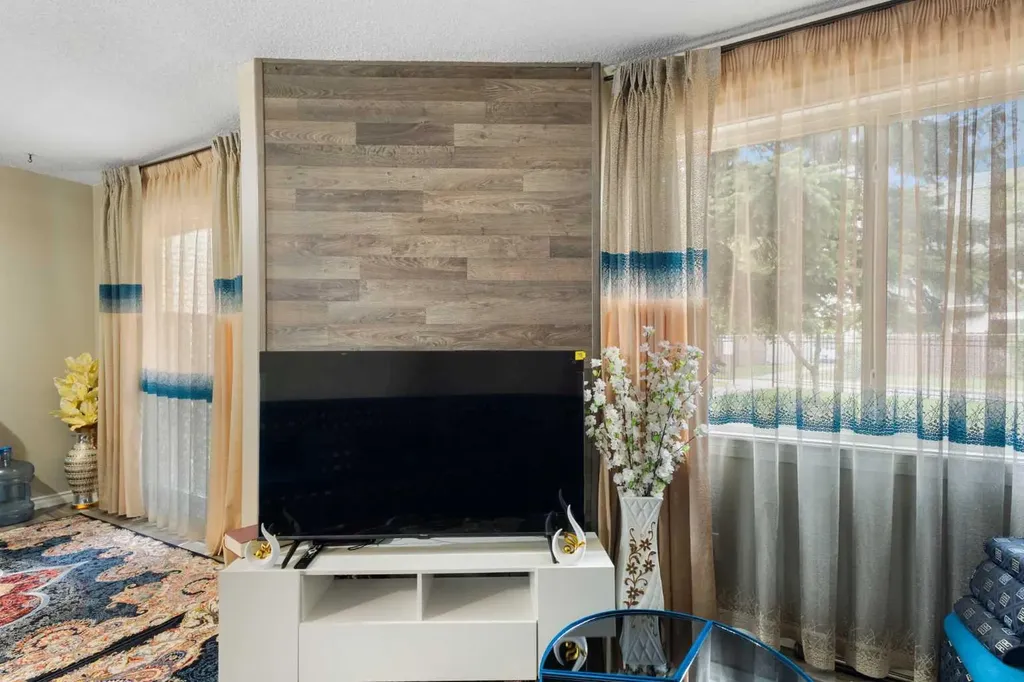 2519 38 Street NE Calgary AB T1Y 4W8