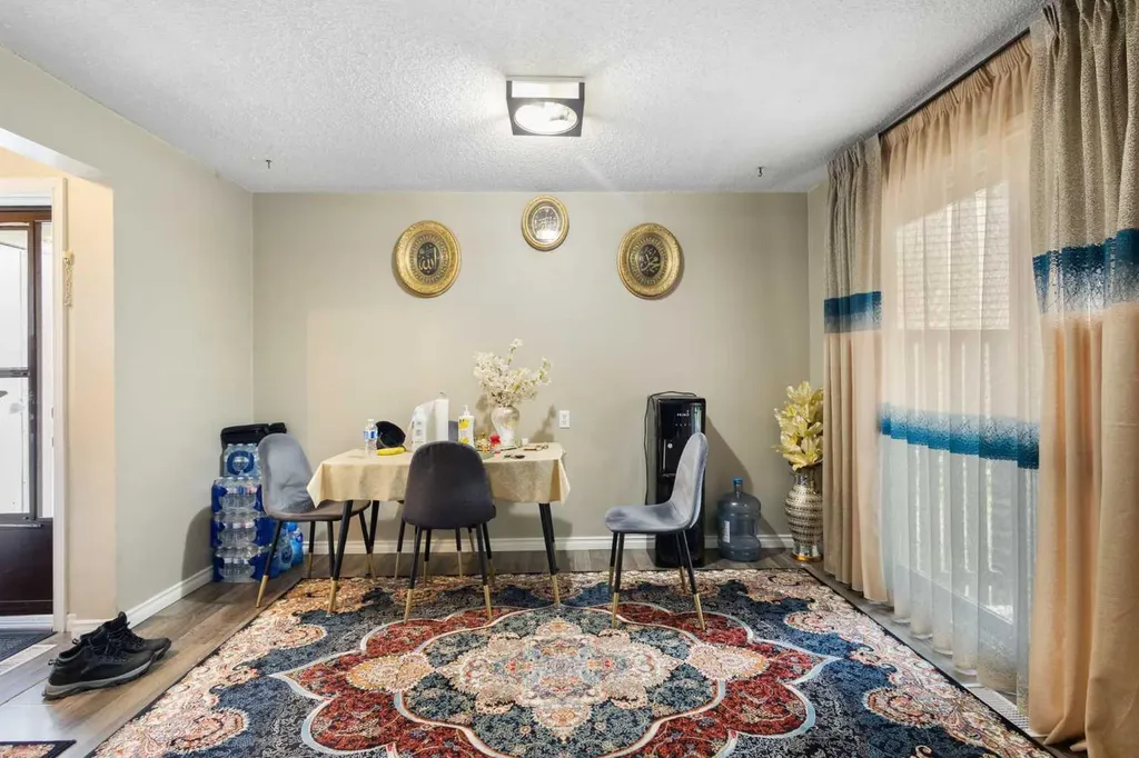 2519 38 Street NE Calgary AB T1Y 4W8