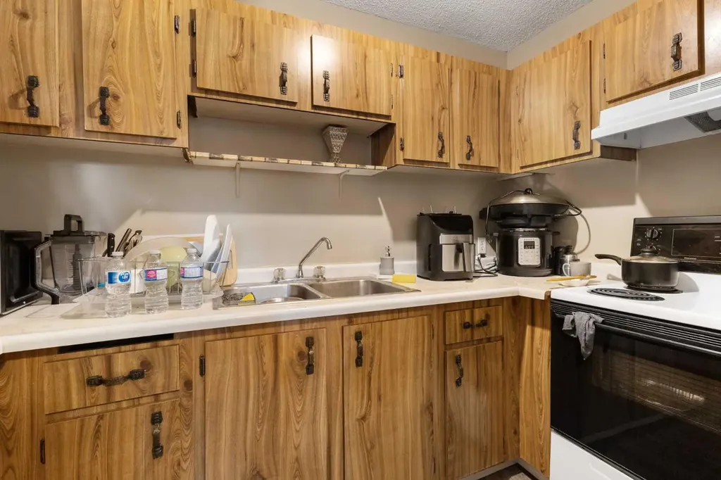 2519 38 Street NE Calgary AB T1Y 4W8