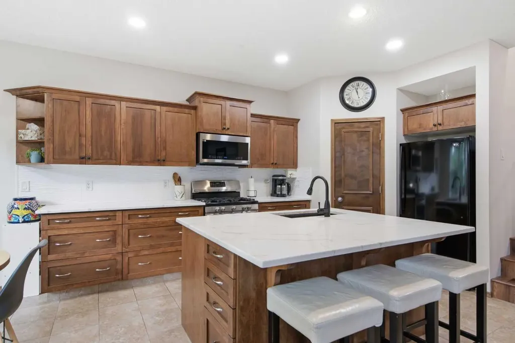 38 Tuscany Summit Green NW Calgary AB T3L 0B8