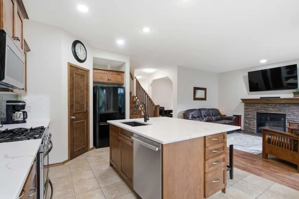 38 Tuscany Summit Green NW Calgary AB T3L 0B8