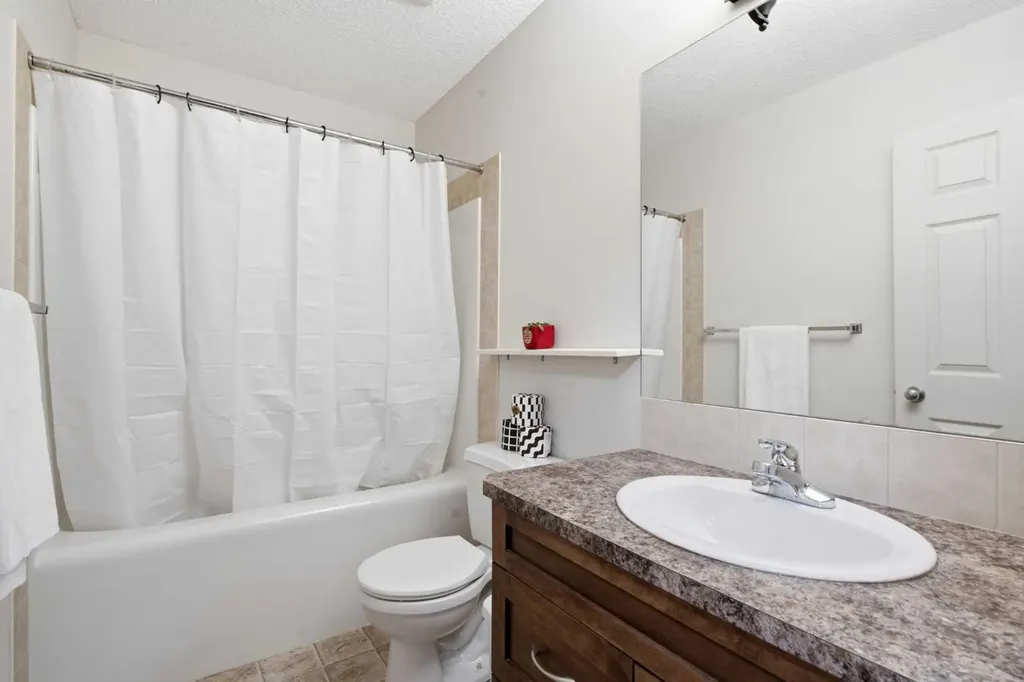 38 Tuscany Summit Green NW Calgary AB T3L 0B8