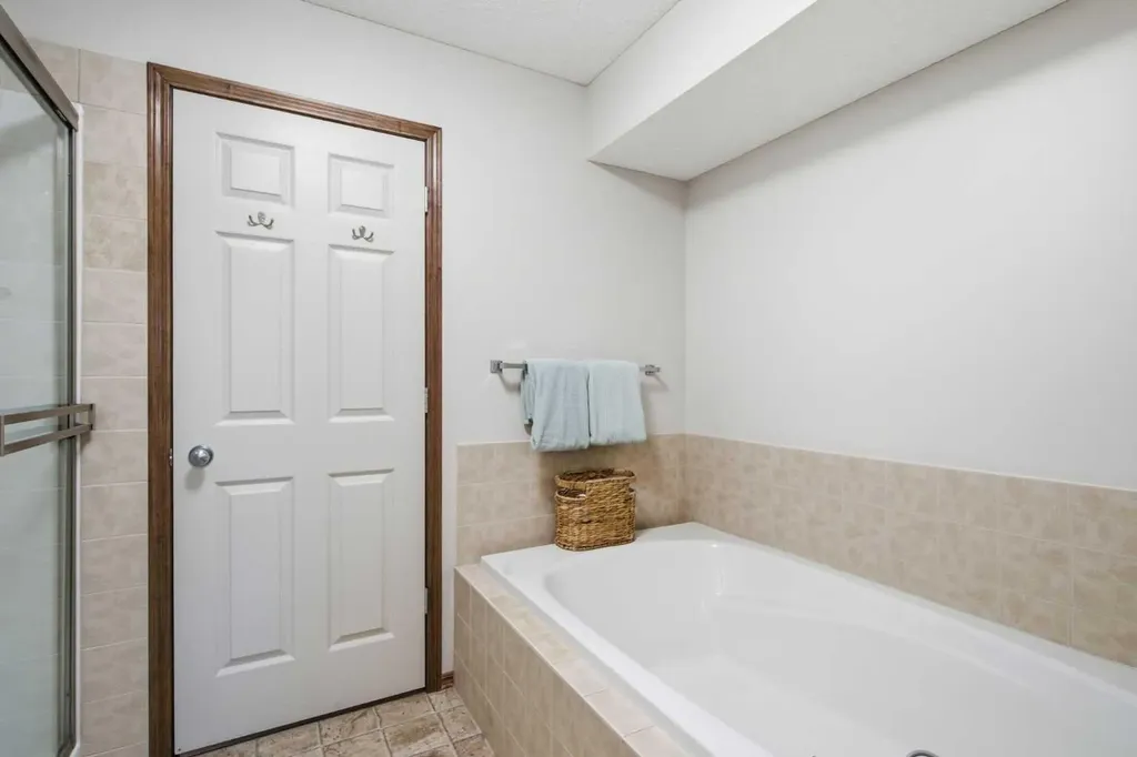 38 Tuscany Summit Green NW Calgary AB T3L 0B8