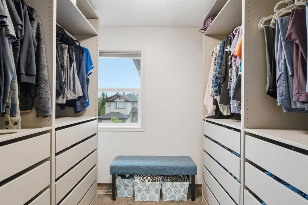 38 Tuscany Summit Green NW Calgary AB T3L 0B8