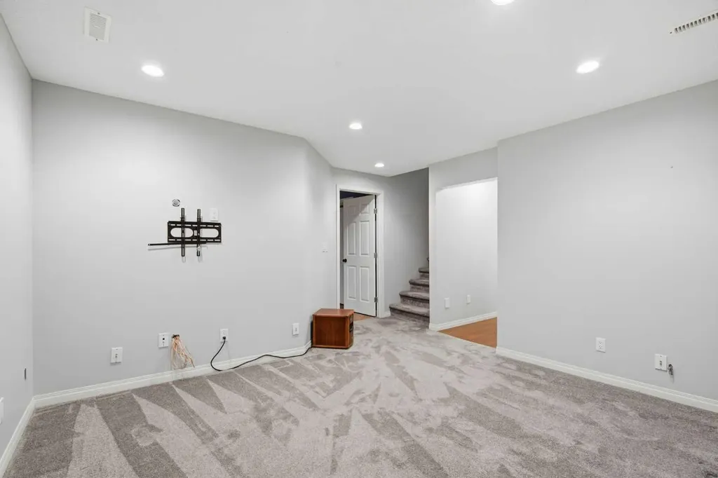 38 Tuscany Summit Green NW Calgary AB T3L 0B8