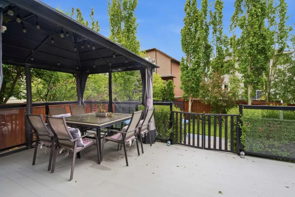 38 Tuscany Summit Green NW Calgary AB T3L 0B8
