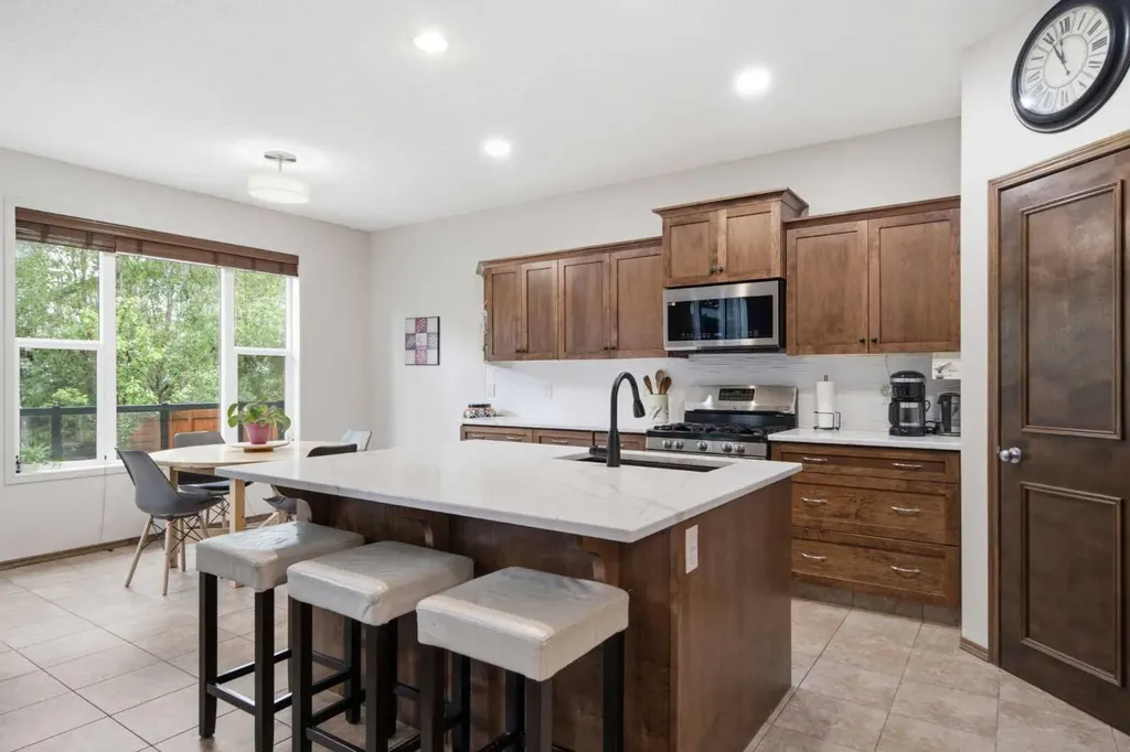 38 Tuscany Summit Green NW Calgary AB T3L 0B8