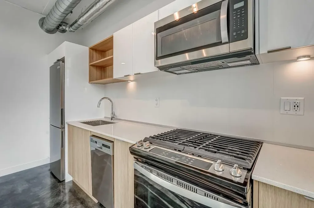1319 14 Avenue SW Calgary AB T3C 0W3