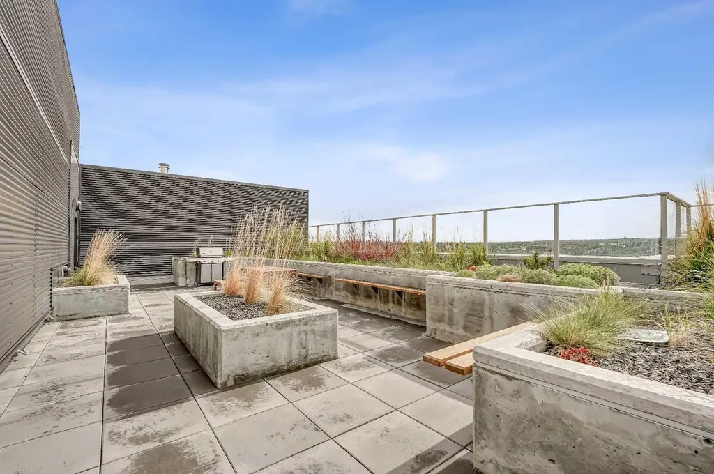 1319 14 Avenue SW Calgary AB T3C 0W3