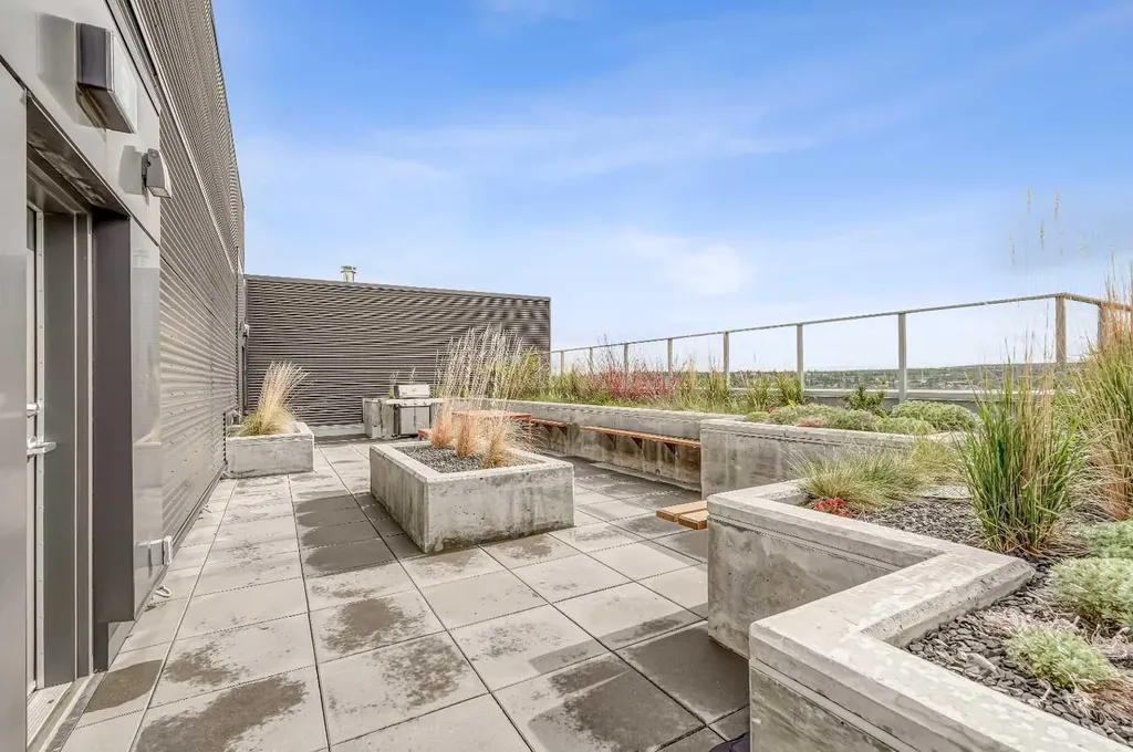 1319 14 Avenue SW Calgary AB T3C 0W3