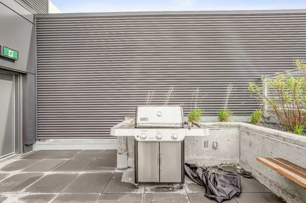 1319 14 Avenue SW Calgary AB T3C 0W3