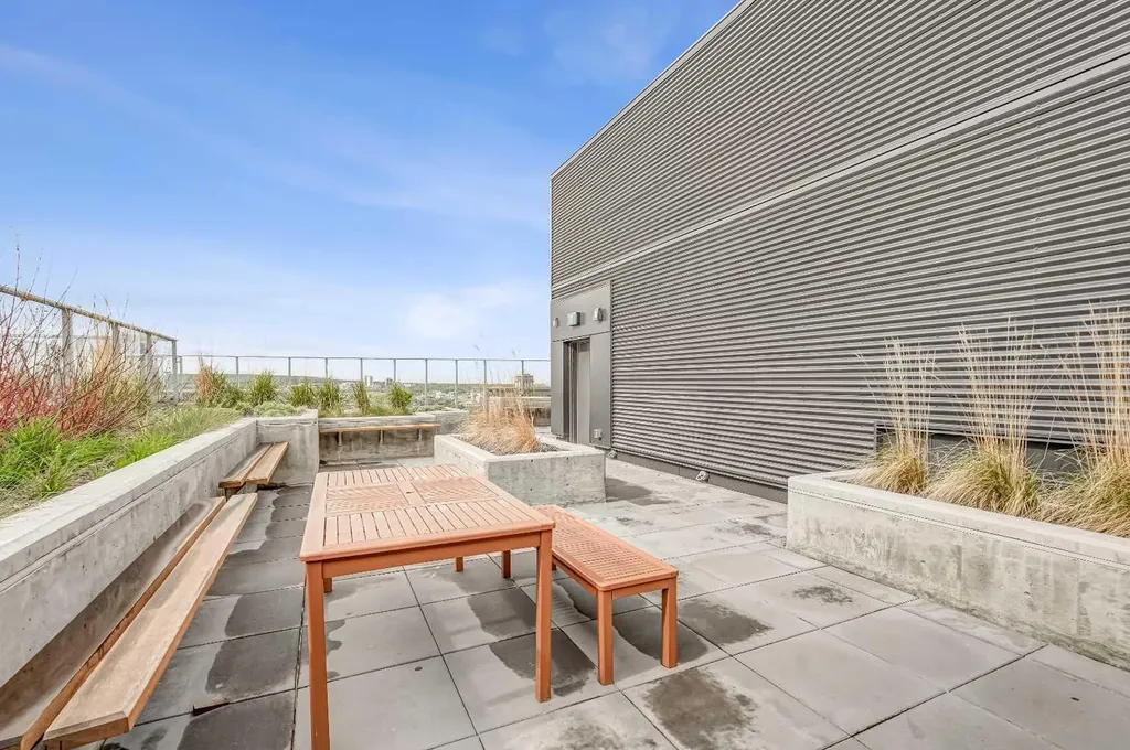 1319 14 Avenue SW Calgary AB T3C 0W3