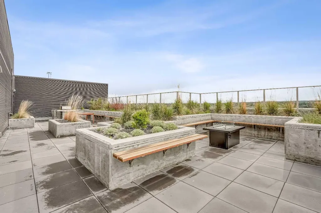 1319 14 Avenue SW Calgary AB T3C 0W3