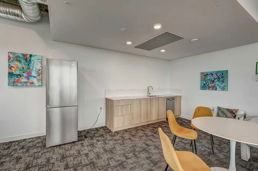 1319 14 Avenue SW Calgary AB T3C 0W3