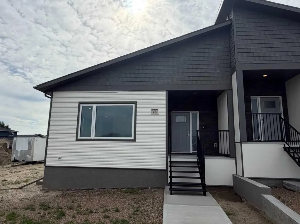 29 Sierra Green SW Medicine Hat AB T1B 0R5