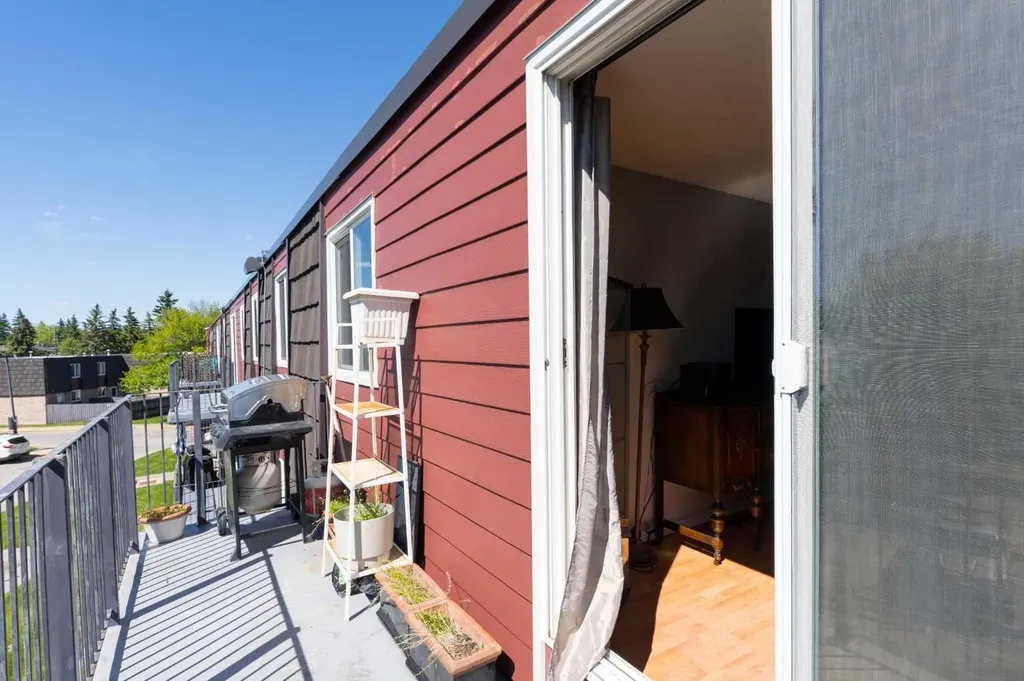 80 Galbraith Drive SW Calgary AB T3E 3H2
