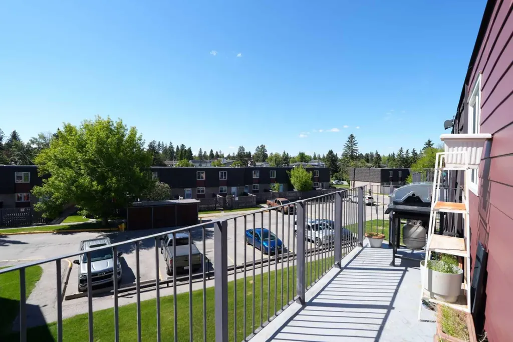 80 Galbraith Drive SW Calgary AB T3E 3H2