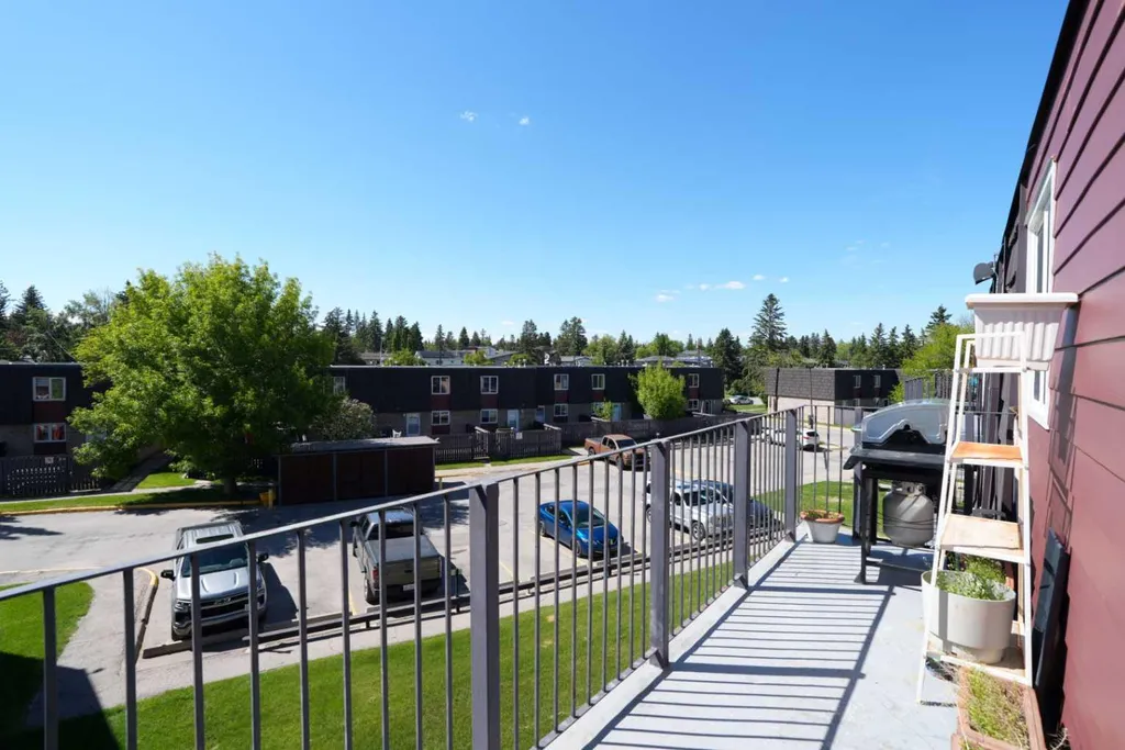 80 Galbraith Drive SW Calgary AB T3E 3H2