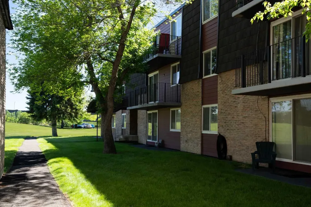80 Galbraith Drive SW Calgary AB T3E 3H2