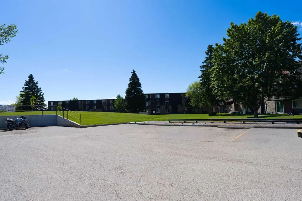 80 Galbraith Drive SW Calgary AB T3E 3H2