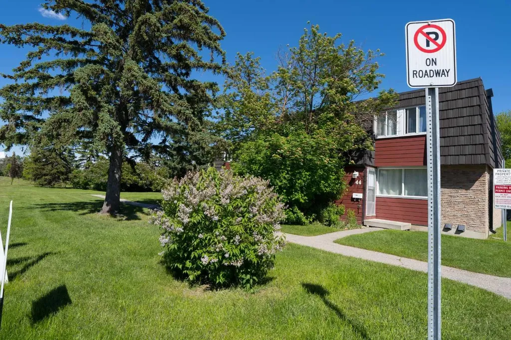 80 Galbraith Drive SW Calgary AB T3E 3H2