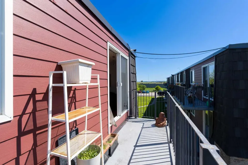 80 Galbraith Drive SW Calgary AB T3E 3H2