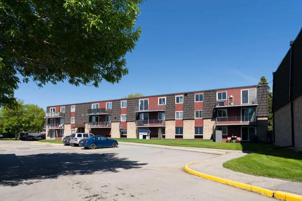 80 Galbraith Drive SW Calgary AB T3E 3H2