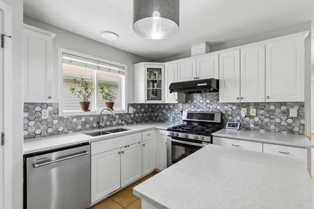 113 Lightbown Way Fort Mcmurray AB T9K2R1