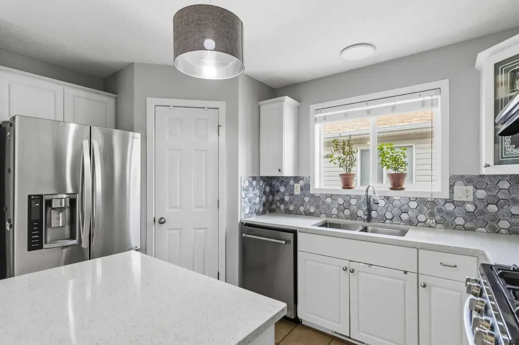 113 Lightbown Way Fort Mcmurray AB T9K2R1