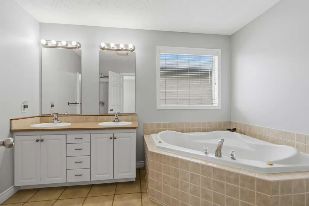 113 Lightbown Way Fort Mcmurray AB T9K2R1